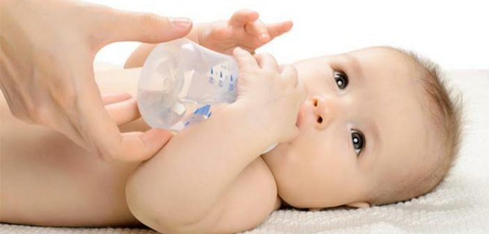 متى يشرب الطفل الماء ؟ سنعرف في هذا المقال صحـة الطفل فورنونو