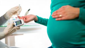 صيام الحامل في شهر رمضان و متى تفطر الحامل الحمل والولادة فورنونو