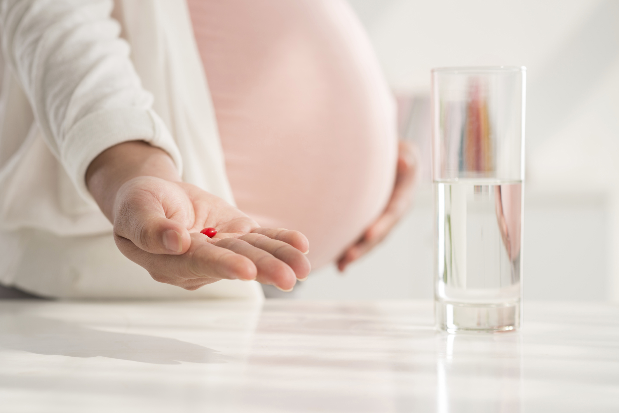Можно ли беременным принимать витамины. Витамины при беременности. Таблетки для беременности.