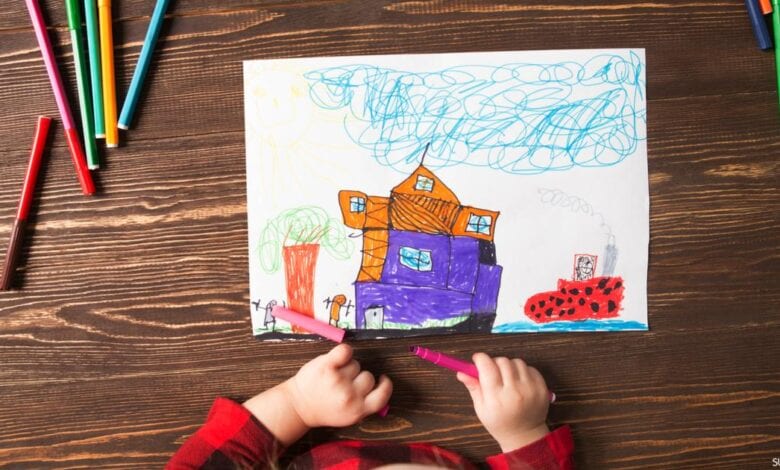 رسم الاطفال الصغار لا تنتقده ودعهم يشخبطون تنمية مهارات الطفل فورنونو