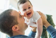 طرق مساعدة الزوجة زوجها للقيام بدور الأب مع الأطفال